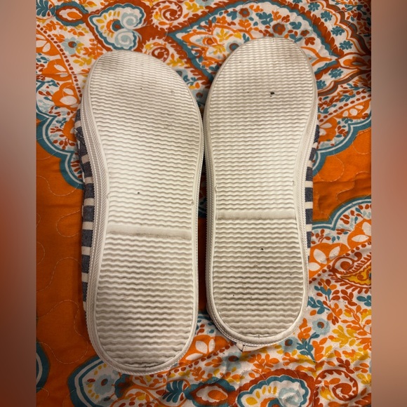 H & M slip on shoes - Picture 2 of 2